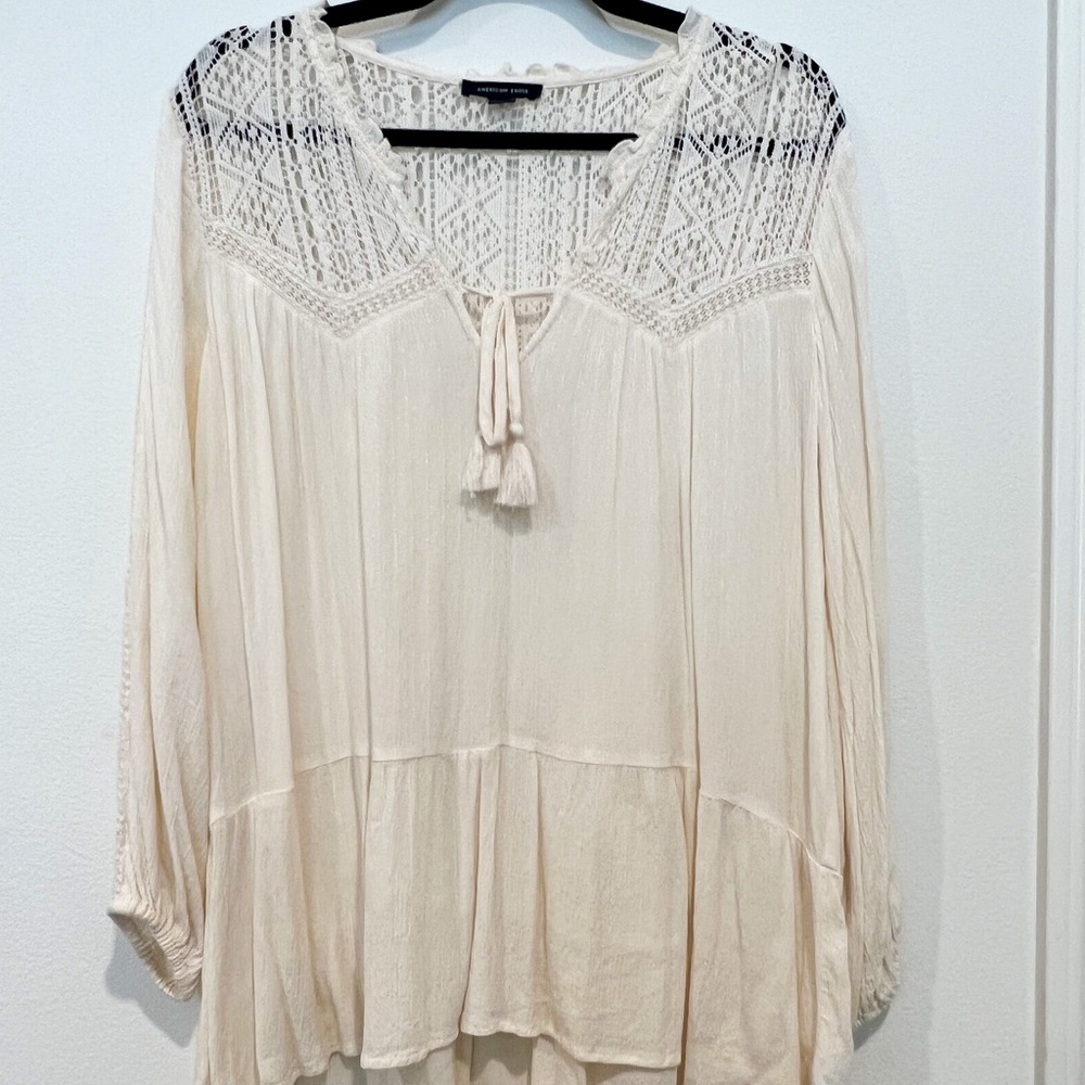 Amaerican Eagle lace inset long sleeve tunic blouse. Size medium. Off white